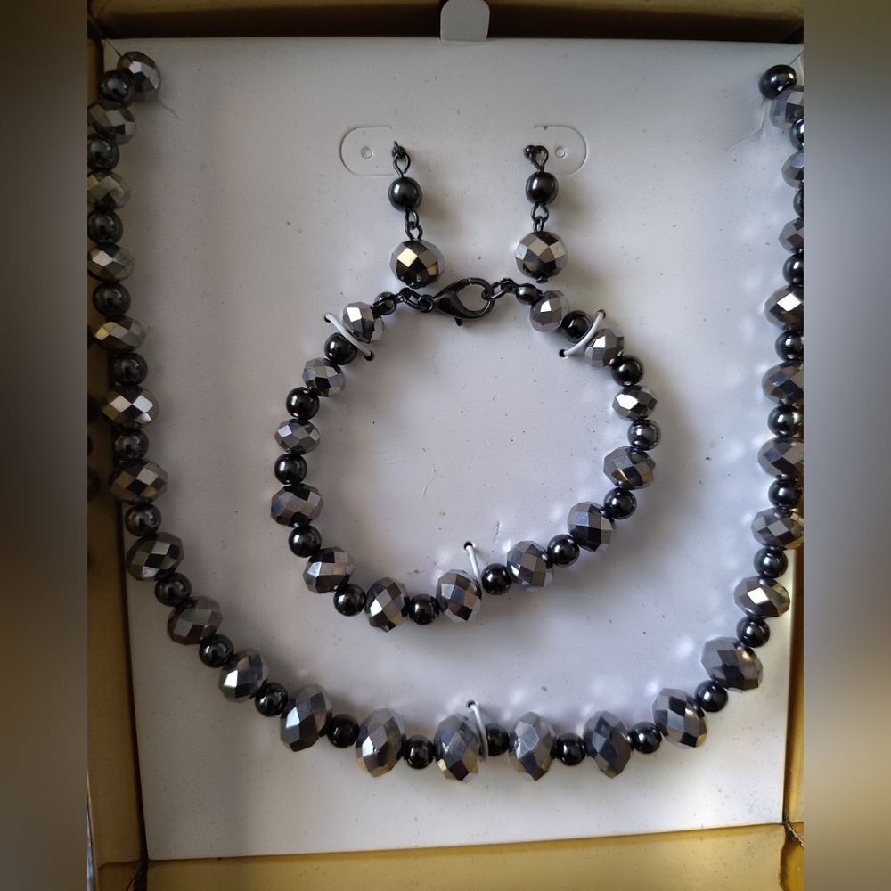 Faceted Bead Necklace Bracelet And Pierced Earrings Boxed Set